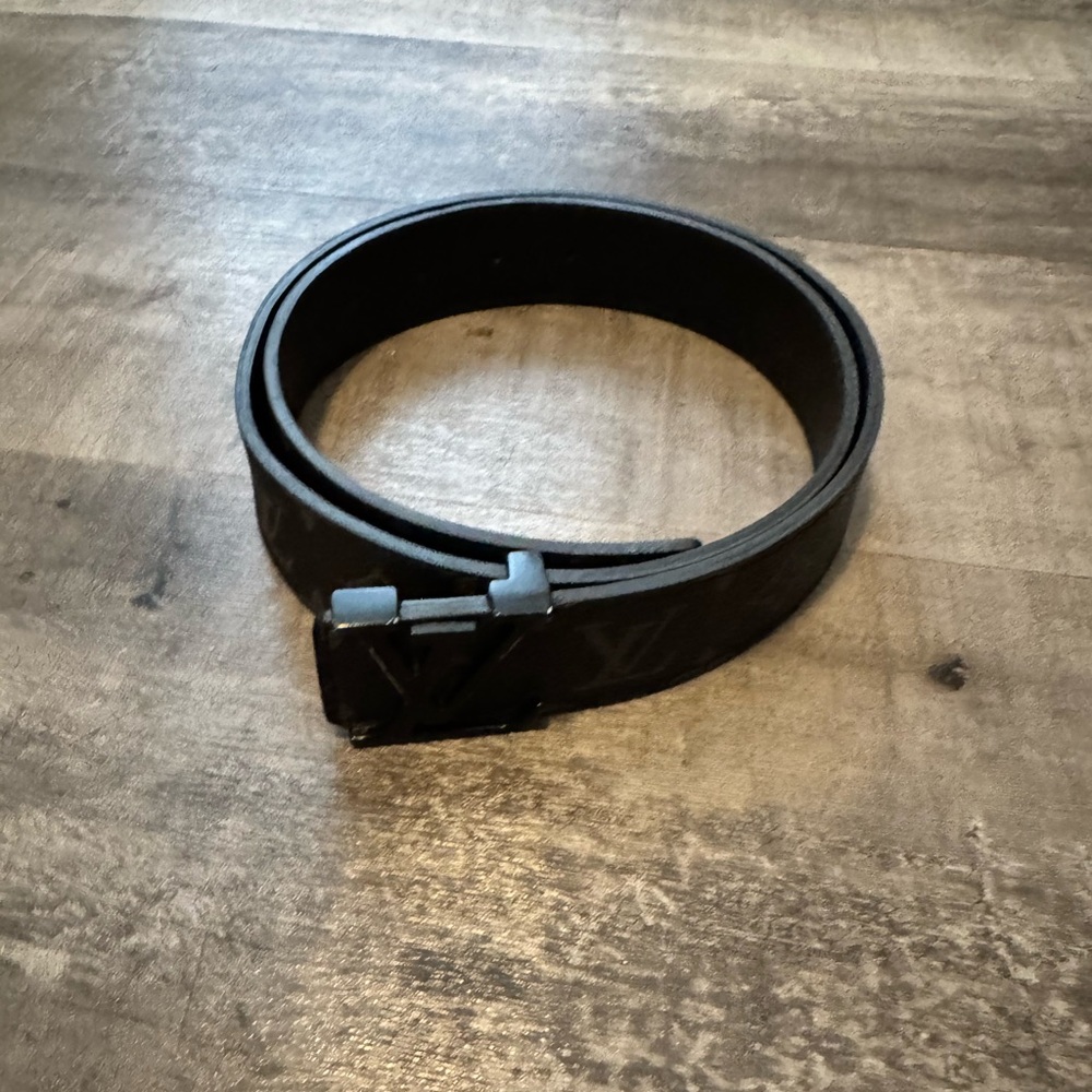 LOUIS VUITTION LOGO LEATHER BELT